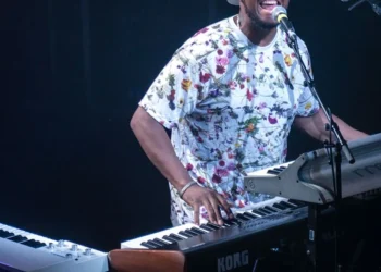 Fitues i çmimit Grammy, këngëtari i njohur ndahet papritur nga jeta në moshën 45-vjeçare