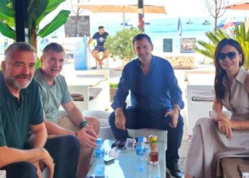 Nesër zgjedhjet në Himarë, Spiropali publikon foton krah kandidatit Vangjel Tavo: Mes miqsh!