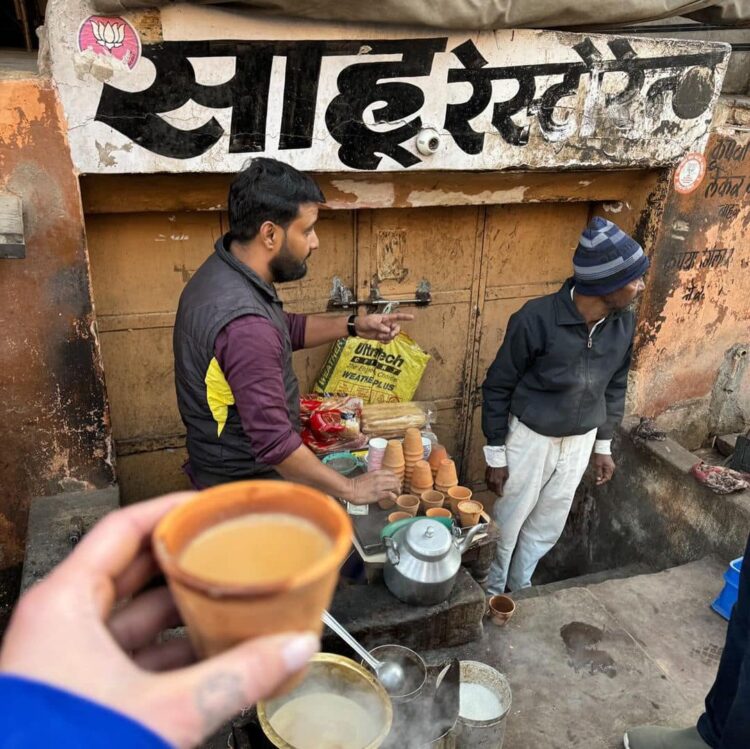 Dua Lipa rikthen fotot nga vizita në Indi, çfarë paralajmëron këngëtarja shqiptare