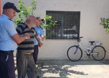 Vala e të nxehtit, bashkia e Tiranës ndihmon të pastrehët, Veliaj: Ndihmë shëndetësore dhe…