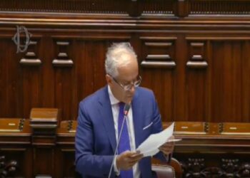 Qendra për emigrantët, ministri italian: Shtyrja, shkak nxehtësia anormale dhe kushtet gjeologjike