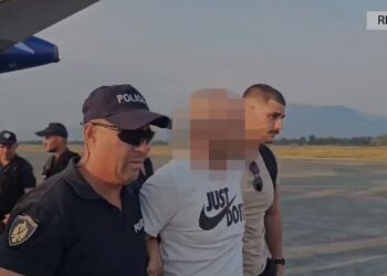 Qëlloi me kallashnikov në drejtim të dy policëve, ekstradohet nga Franca 37-vjeçari nga Shkodra