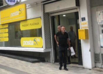 Hapet pika e parë e Postës së Kosovës në Mitrovicën e Veriut, protesë nga serbët lokalë