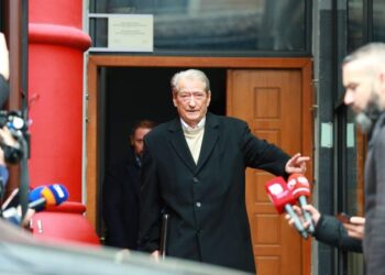 “Shes menderen për një vizë greke”