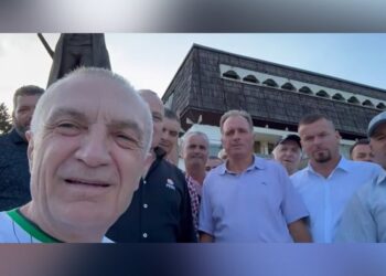 Pas humbjes së rëndë në Himarë, Ilir Meta “provokon” Berishën nga Tropoja