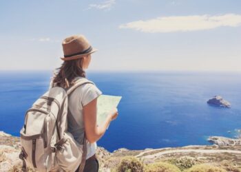 Nuk duhet të habitemi me turistët “që vijnë me bukë me vete”