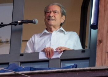 Pse opozita pjell vetëm klone të Doktorit?!