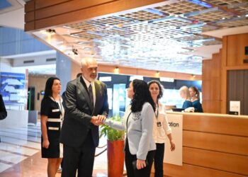 Rama takim të ngrohtë me Vjosa Osmanin, dalin fotot nga Forumi GLOBSEC