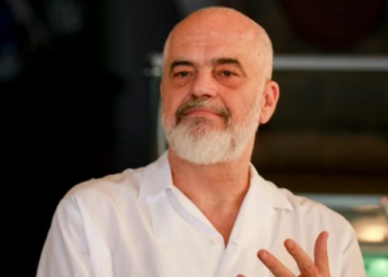 “Do t’i detyrojmë t’i vënë në hyrje”, Rama nga Himara: Kur rrit aq shumë çmimet, ta fut tregu kokës