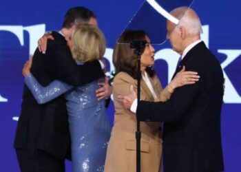 “Amerikë, të dhashë më të mirën time”, Biden ia kalon stafetën Harrisit dhe sulmon Trumpin: Ai i përulet Putinit