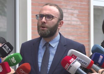 Mbetjet toksike, Bardhi replikon me Ballukun: Porti i Durrësit han pa porta, kontrollohet nga krimi