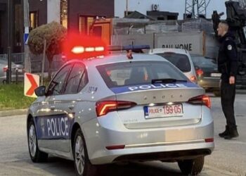 Qëlloi me armë bashkëshorten, burri sapo kishte lënë qelinë, ishte dënuar për dhunë në familje