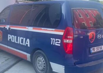 Theu masën e sigurisë dhe plagosi me thikë 32-vjeçarin, arrestohet i mituri në Vlorë