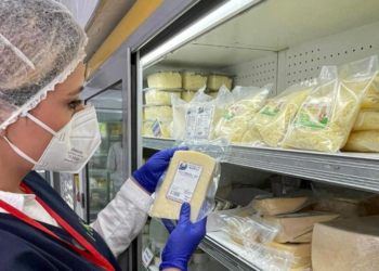 Mozzarella e skaduar dhe vezë me salmonelë në tregun shqiptar, AKU sqaron qytetarët
