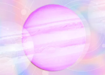 Tre planetë në prapavijë, ç’do të ndodhë në gusht me shenjat e zodiakut?
