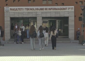 Aplikimet për universitete: Nga 20 mijë maturantë, gjysma kërkojnë mjekësi dhe IT