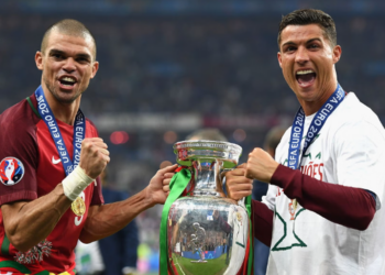 “Var këpucët në gozhdë” në moshën 41-vjeçare, legjenda e Portugalisë i jep lamtumirën futbollit