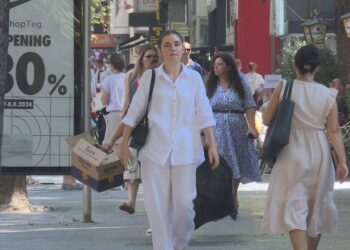 1 në 4 familje shqiptare drejtohen nga gratë