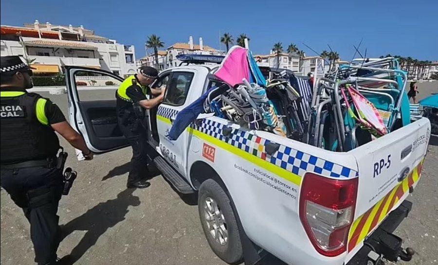 Protestave kundër turistëve i bashkohet edhe policia spanjolle, sekuestron çadra e shezlongë