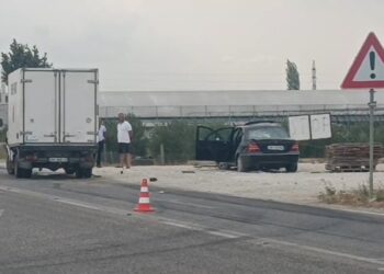 Aksident në aksin Lushnje-Berat, dy të plagosur rëndë