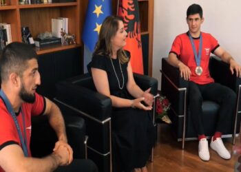 Ekipi olimpik shqiptar pritet me ceremoni në MAS, Manastirliu: Për medalistët ka shpërblim të veçantë