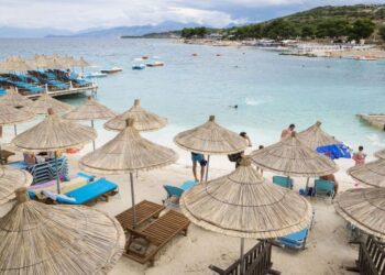 “Daily Express”: Vizitoni Ksamilin për një arratisje të qetë në përqafimin e natyrës
