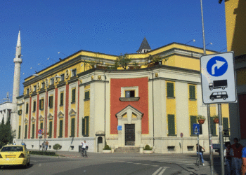 Zbardhet skema e rritjes së pagave nëpër bashki, nga 32 mijë lekë, minimumi i ri shkon 70 mijë lekë