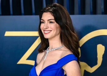 Vitet për të duket sikur nuk kalojnë, zbulohet ‘sekreti’ që fshihet pas shkëlqimit rinor të Anne Hathaway