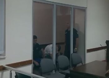 “Më ngacmoi të fejuarën”/ Vrau me thikë Amarildo Hoxhallarin, del para gjykatës Darmen Keli