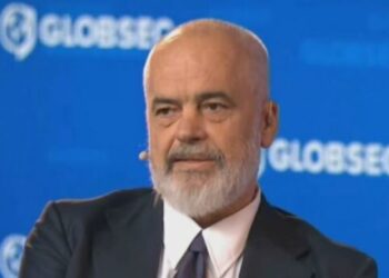 Rama batuta në Forumin e sigurisë GLOBSEC: Më vutë në makinë me dy nordikë, donit pak diell nga Shqipëria