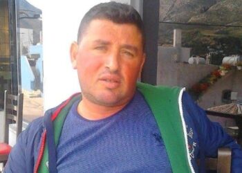 ‘’Nënën e gjeta në mes të shtëpisë!”/ Ngjarja në Konispol, zbardhet dëshmia e djalit të çiftit, 40-vjeçari shpërthen në lot para hetuesve: Kur mora vesh lajmin…