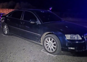 I ngritën pritë në Bushat, vëllezërit Prendi qëlluan drejt Audit të blinduar në lëvizje, shpallen në kërkim