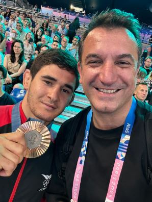 FOTOLAJM/ Fitoi medaljen e bronxtë në Lojërat Olimpike, Veliaj ndan foton me Valiev nga Parisi