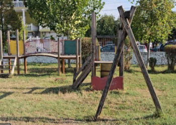 “Po e tërhiqte vajzën drejt vetes dhe…”/ Zbardhet dëshmia e gruas që shpëtoi të miturën: 71-vjeçari ishte gjysmë i zhveshur