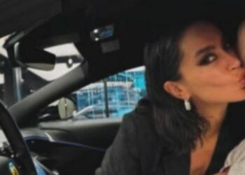 Dafina Zeqiri publikon foto me të dashurin nga Ferrari: Më dërgo në Hënë, të lutem