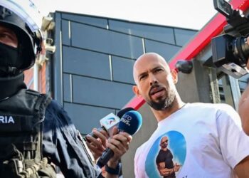 Marrëdhënie seksuale dhe trafikim i të miturve/ Pas akuzave të reja, Andrew Tate lihet sërish në arrest shtëpiak