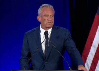 Robert F. Kennedy Jr. pezullon fushatën si kandidat i pavarur, njofton mbështetjen për Trump