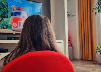 Tetë arsye pse fëmijët po largohen gjithnjë e më shumë nga prindërit e tyre