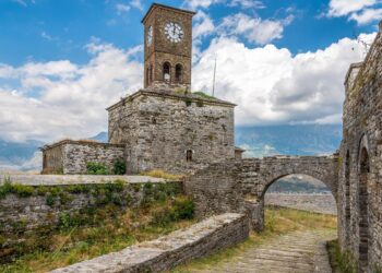 Rekord në kalanë e Gjirokastrës, më shumë vizitorë dhe turistë se një vit më parë