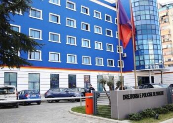Kujdes mos bini pre! Prezantohen si zyrtarë dhe i shantazhojnë, policia në aksion pas denoncimeve të pronarëve dhe administratorëve të bizneseve