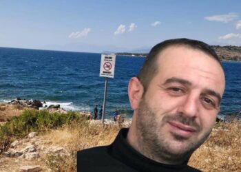 U gjet i pajetë te plazhi i shkëmbinjve në Ksmail, zbulohet identiteti i 38-vjeçari! Çfarë fshihet pas vdekjes së tij