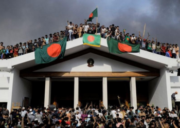 Kryeministrja u arratis pas protestave, shpërndahet Parlamenti në Bangladesh!