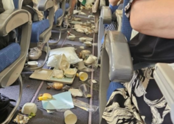 Panik në ajër, turbulenca gjatë fluturimit të avionit, dhjetëra të plagosur