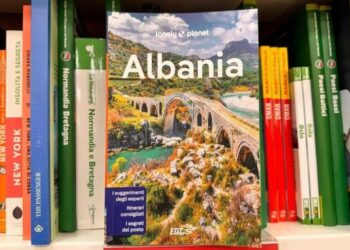 Guida e re turistike e Shqipërisë nga ‘Lonely Planet’ në libraritë italiane, ministrja Kumbaro publikon foton