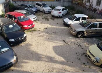 Iu merrnin para qytetarëve që parkonin makinat në hapësirë publike, dy të arrestuar në Durrës