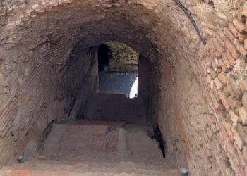 Turistët e huaj, interes për historinë e Durrësit! Amfiteatri Romak “vjedh” vëmendjen