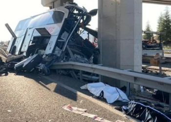 Tragjedi e rëndë në Turqi/ Autobusi përplaset me këmbët e urës, 9 të vdekur dhe 26 të plagosur
