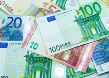 Euro vijon rënien/ Qëndron në kufijtë e 100 lekëve, niveli më i ulët për këtë vit