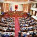 Nga 10 deri 60 mijë lekë heqje të pagës, kush janë deputetët e gjobitur për mungesat në Kuvend! PD më e penalizuar