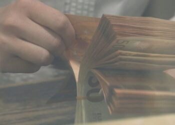 Nivel historik! Euro gjen “normalitetin” e ri, fiksohet në 99.86 lekë